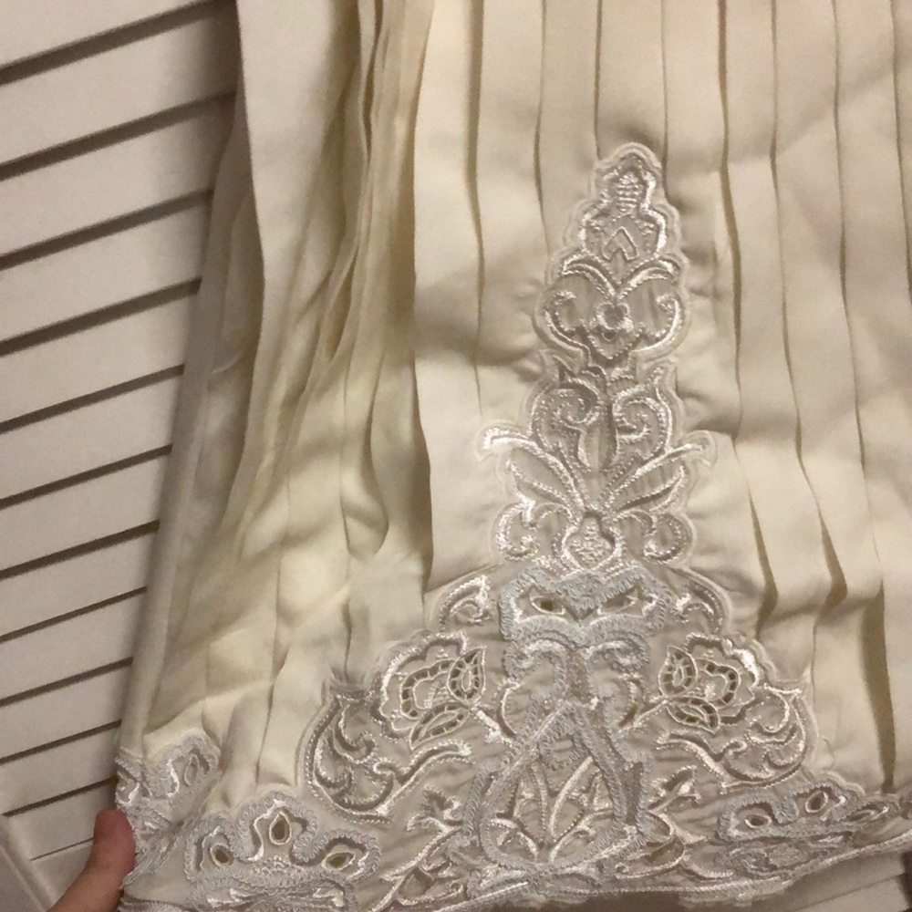 Parker NWT ivory pleated embroidered detail dress - Picture 3 of 6